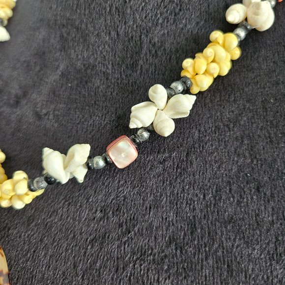 Hand Made Gorgeous Real Shell Necklace - Picture 4 of 5
